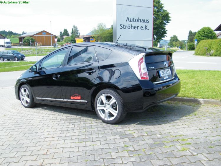PriusSchwarz04