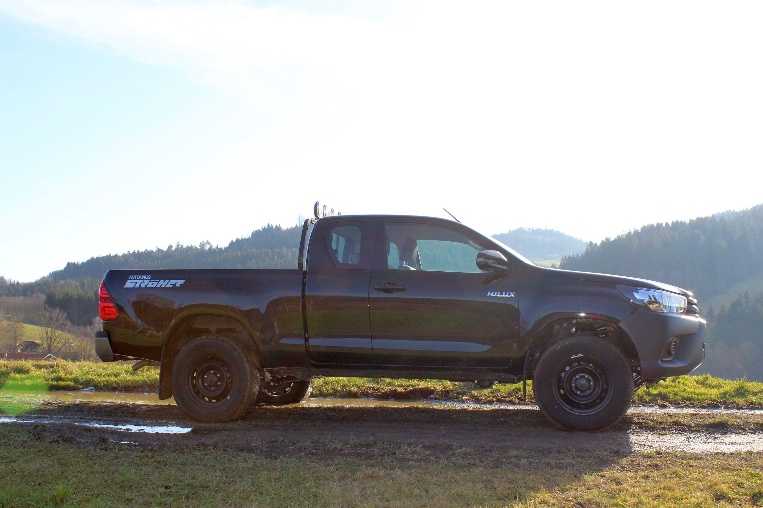 HiluxschwarzDutyXtracabBild01