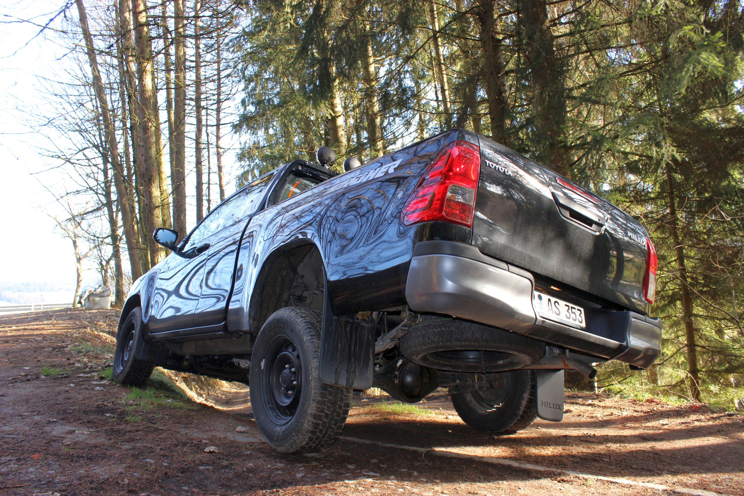 HiluxschwarzDutyXtracabBild15