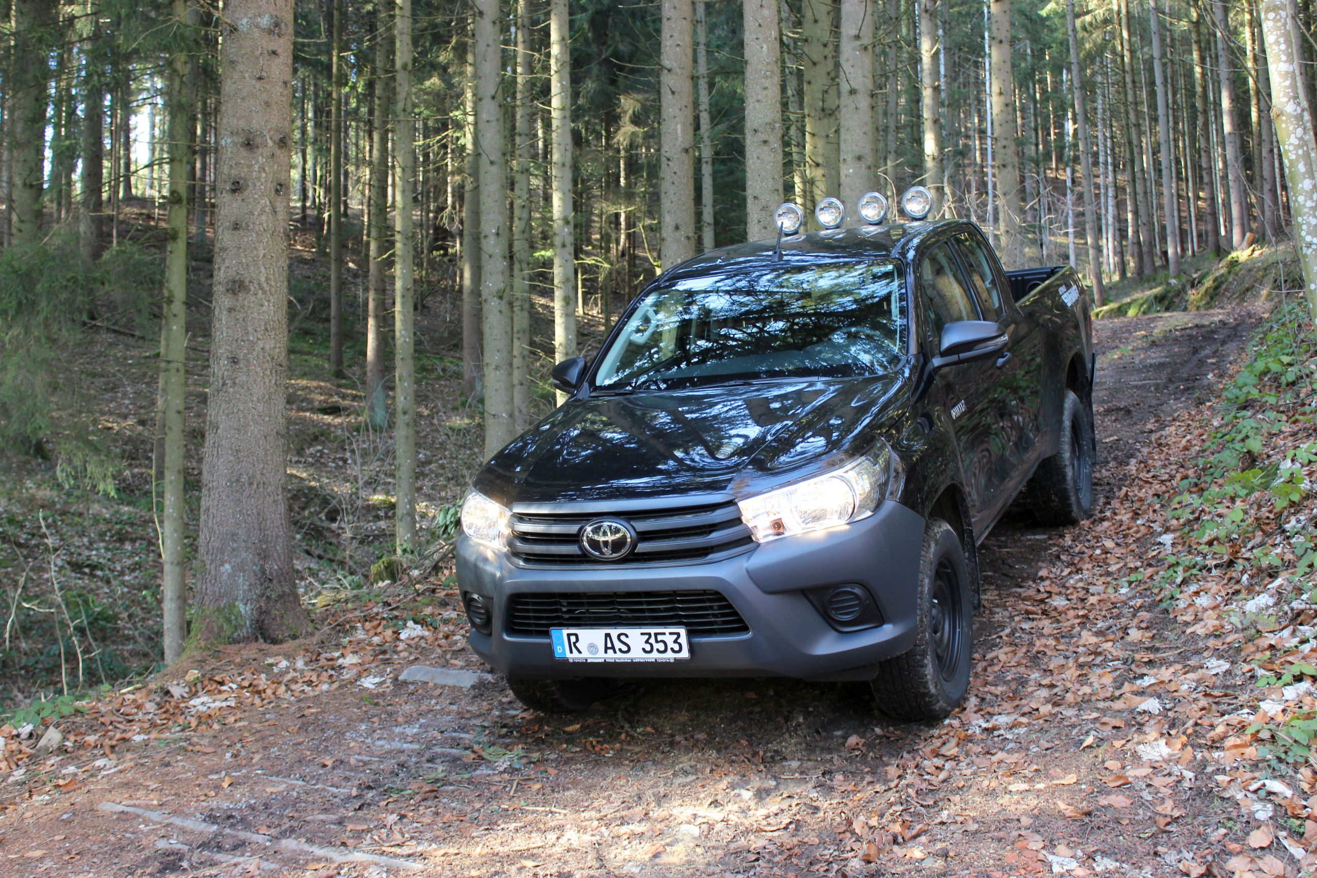 HiluxschwarzDutyXtracabBild16
